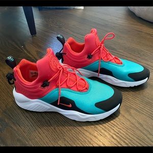 Nike Women’s Air Huarache City Move size 9.5